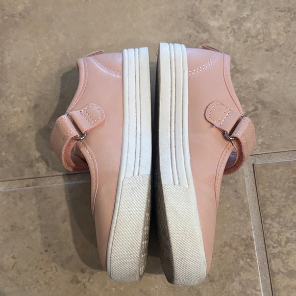 OshKosh B'gosh Pink Dress Shoes with Flower Accent - Picture 5 of 8